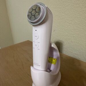 Dermrays fusionglow multifunctional microcurrent device